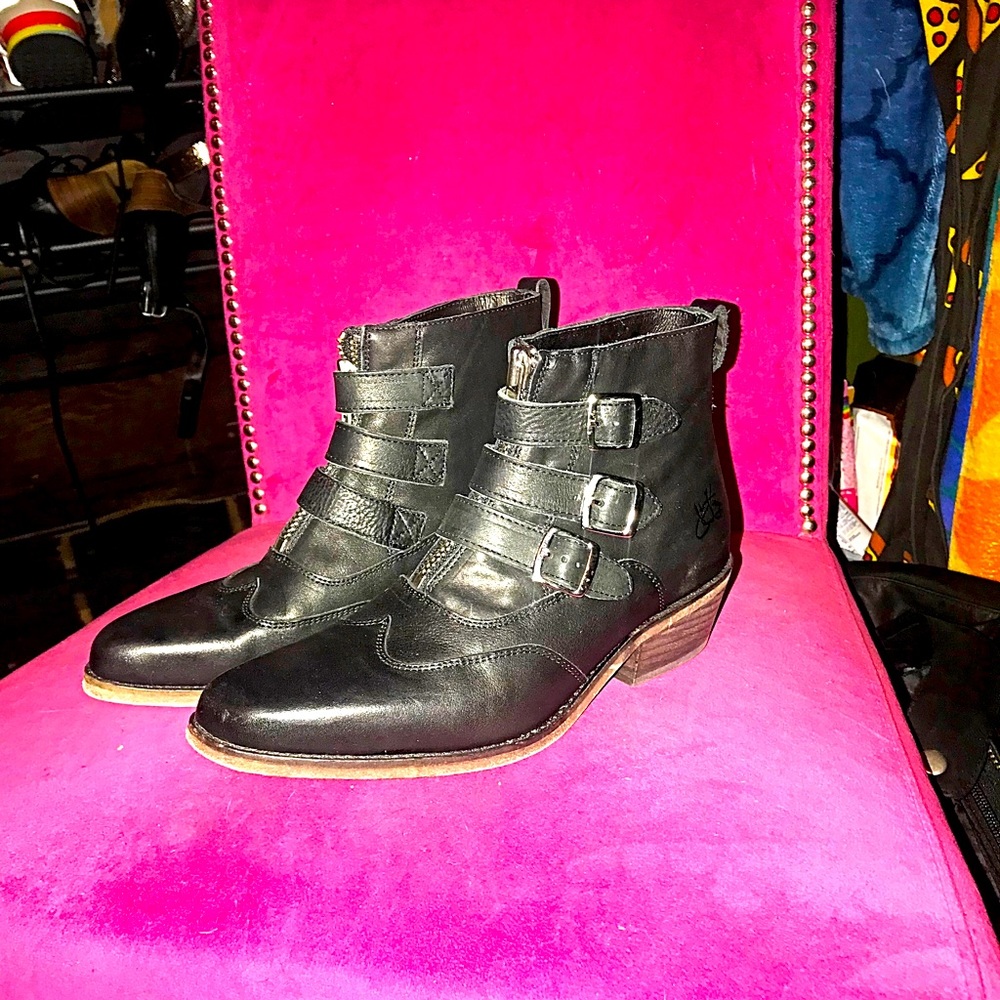 Super cute John Fluevog ankle boots. Women’s size 8.5. They were $375 new.